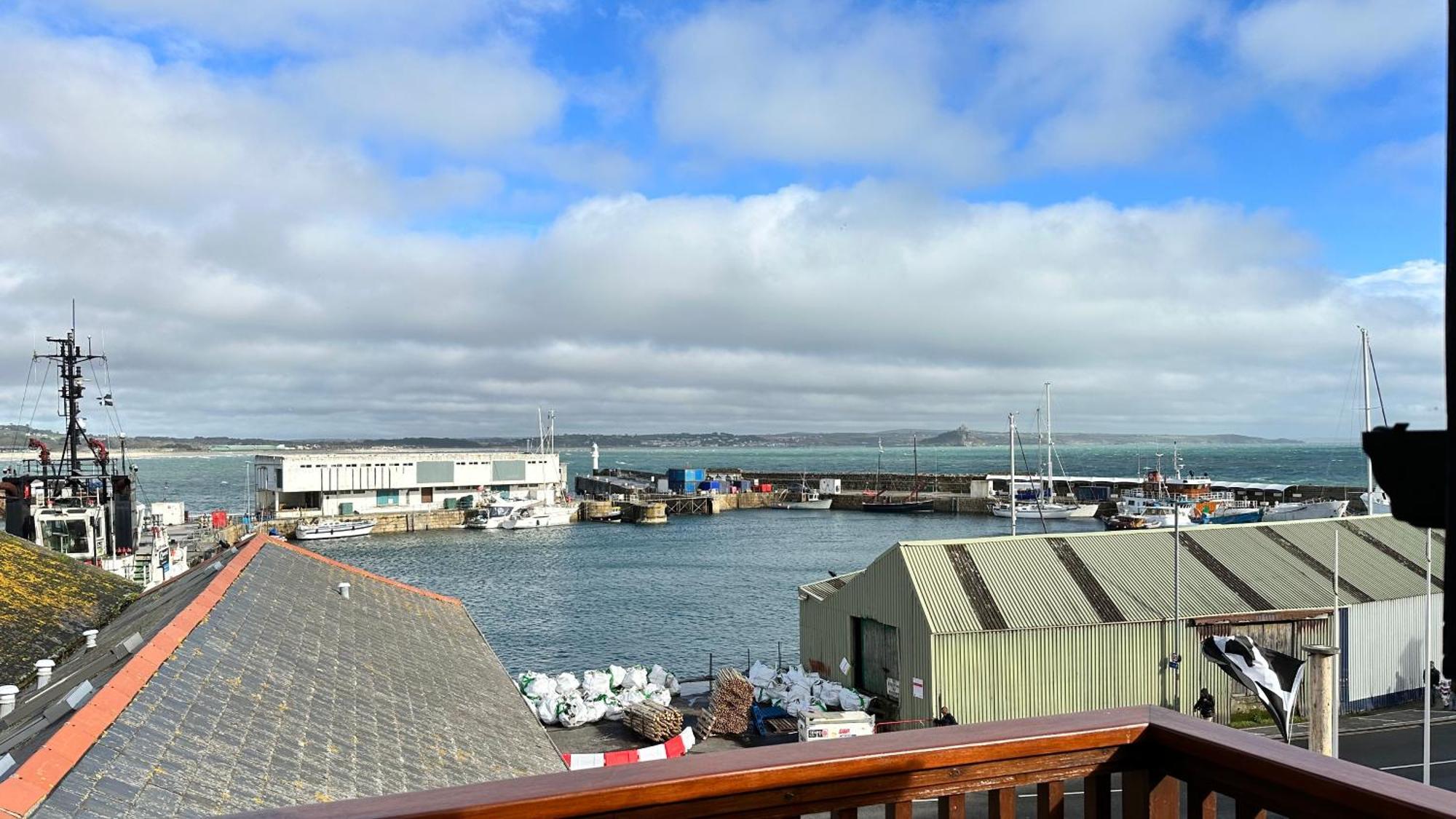 Penthouse 3 - Spacious Harbourside Apartment With Stunning Sea Views Penzance Exteriör bild