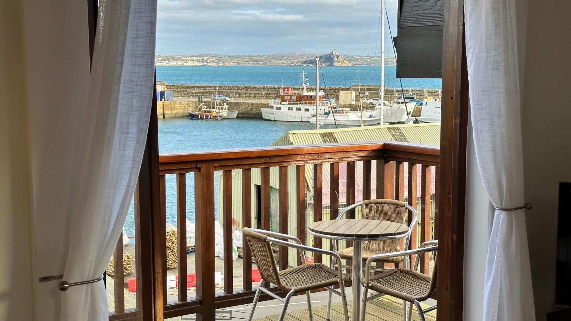 Penthouse 3 - Spacious Harbourside Apartment With Stunning Sea Views Penzance Exteriör bild